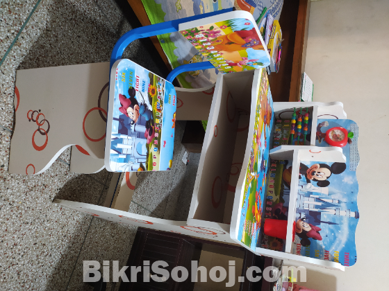 বাচ্চাদের পড়ার চেয়ার-টেবিল